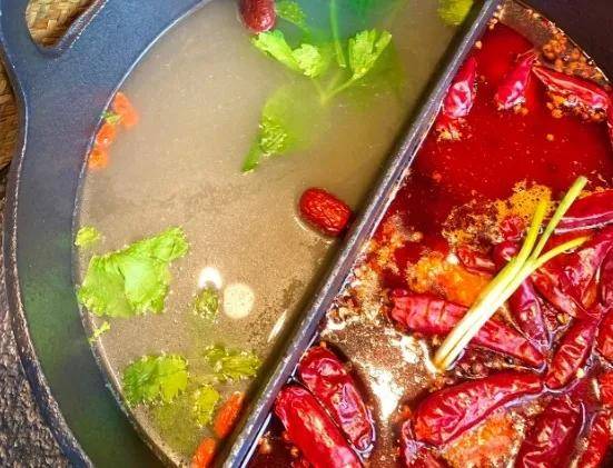 锅如何征服海外成为美食界的“国际巨星”？PG麻将胡了模拟器舌尖上的外交：成都火(图2)