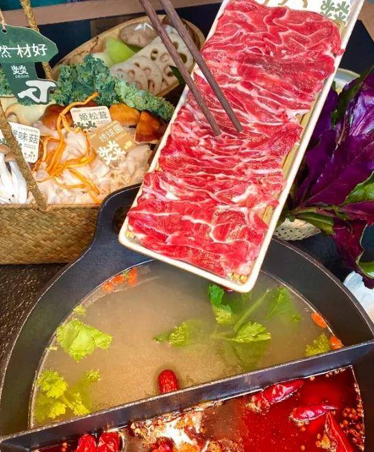 锅如何征服海外成为美食界的“国际巨星”？PG麻将胡了模拟器舌尖上的外交：成都火(图4)