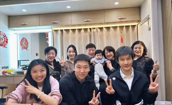 孩宠探班房车曝光网友这才叫人生赢家麻将胡了47岁黄晓明仍被父母当小(图2)