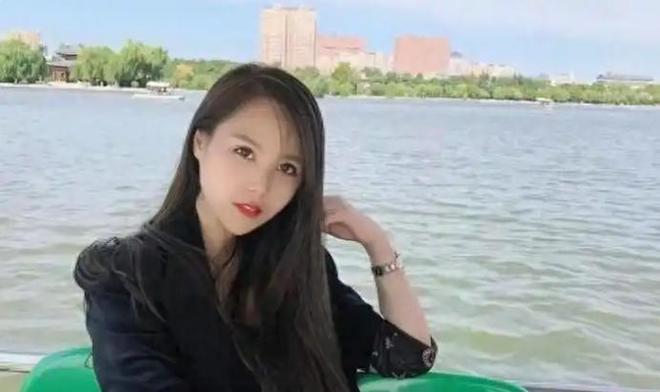 妈近况曝光！摆摊卖甜品想踏出重生第一步麻将胡了试玩平台“重庆姐弟坠亡案”妈(图2)