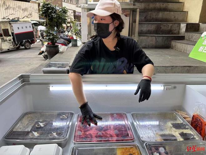 妈近况曝光！摆摊卖甜品想踏出重生第一步麻将胡了试玩平台“重庆姐弟坠亡案”妈(图7)