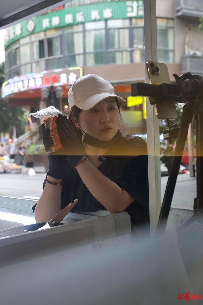 妈近况曝光！摆摊卖甜品想踏出重生第一步麻将胡了试玩平台“重庆姐弟坠亡案”妈(图8)