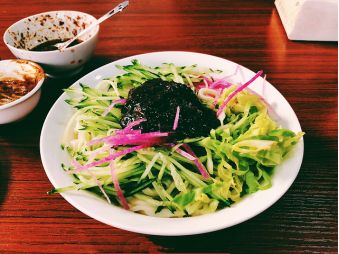 古都味觉之旅从一碗炸酱面开始PG麻将胡了北京美食推荐：(图1)